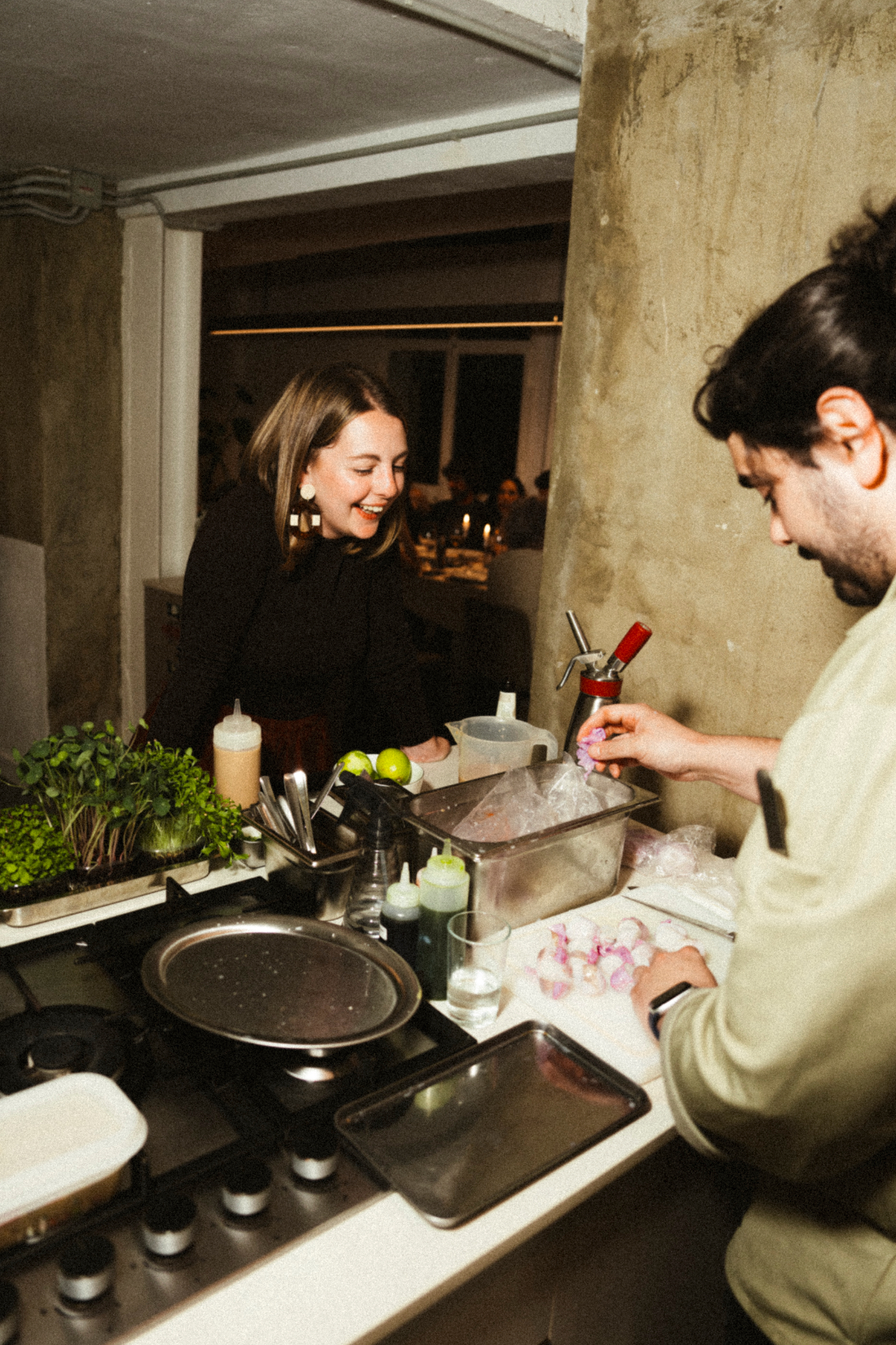 Mise en place y conversación durante el servicio