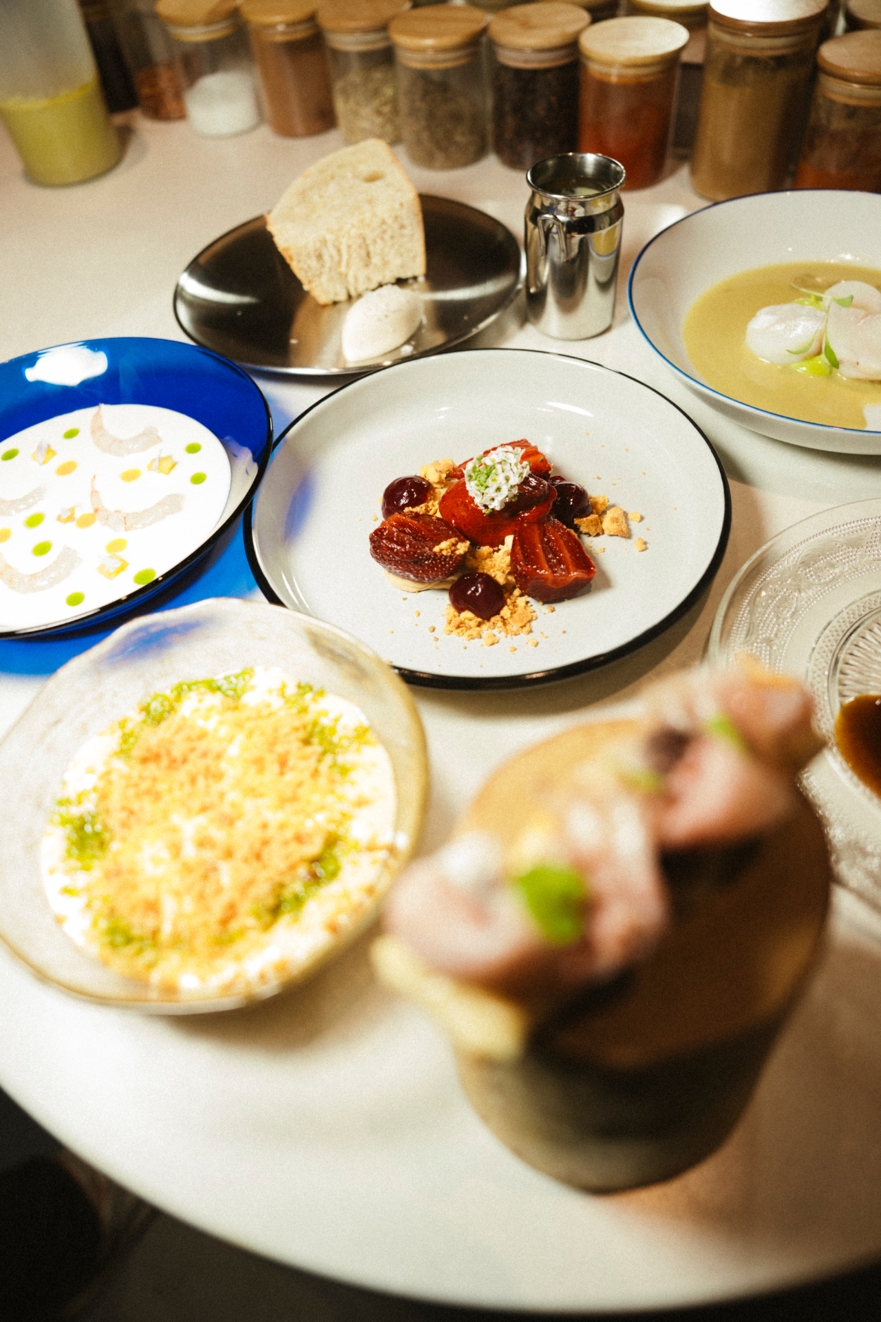 Menú Degustación: Un Viaje de Raíz y Fusión
